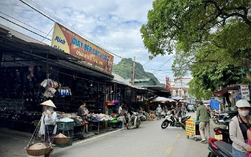Dong Dang Traditional Market